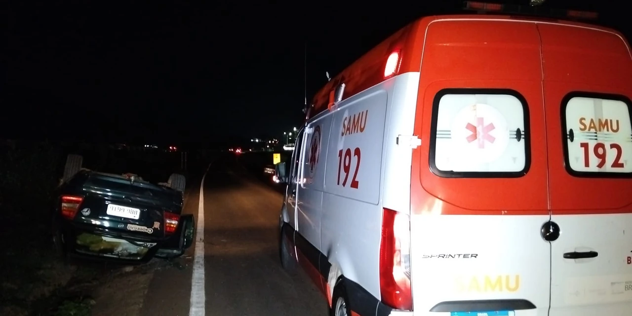 Motorista colide contra barreira e capota veículo na BR-376 em Ponta Grossa 