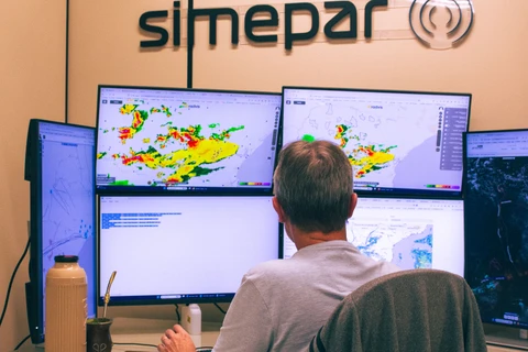 Dia do Meteorologista: entenda como a previsão do tempo é feita pelo Simepar
