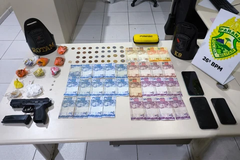 Após denúncias, PM prende dupla por tráfico de drogas na região