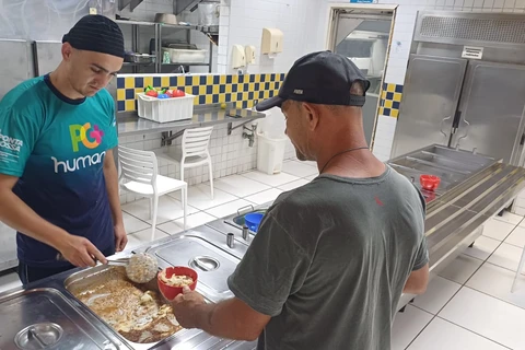 Dia da Alimentação: Restaurante Popular recebe almoço temático e serviços de saúde