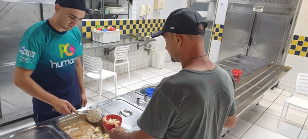 Dia da Alimentação: Restaurante Popular recebe almoço temático e serviços de saúde
