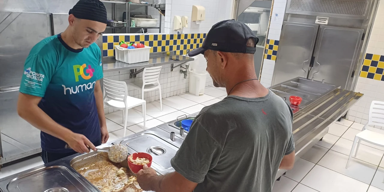 Dia da Alimentação: Restaurante Popular recebe almoço temático e serviços de saúde