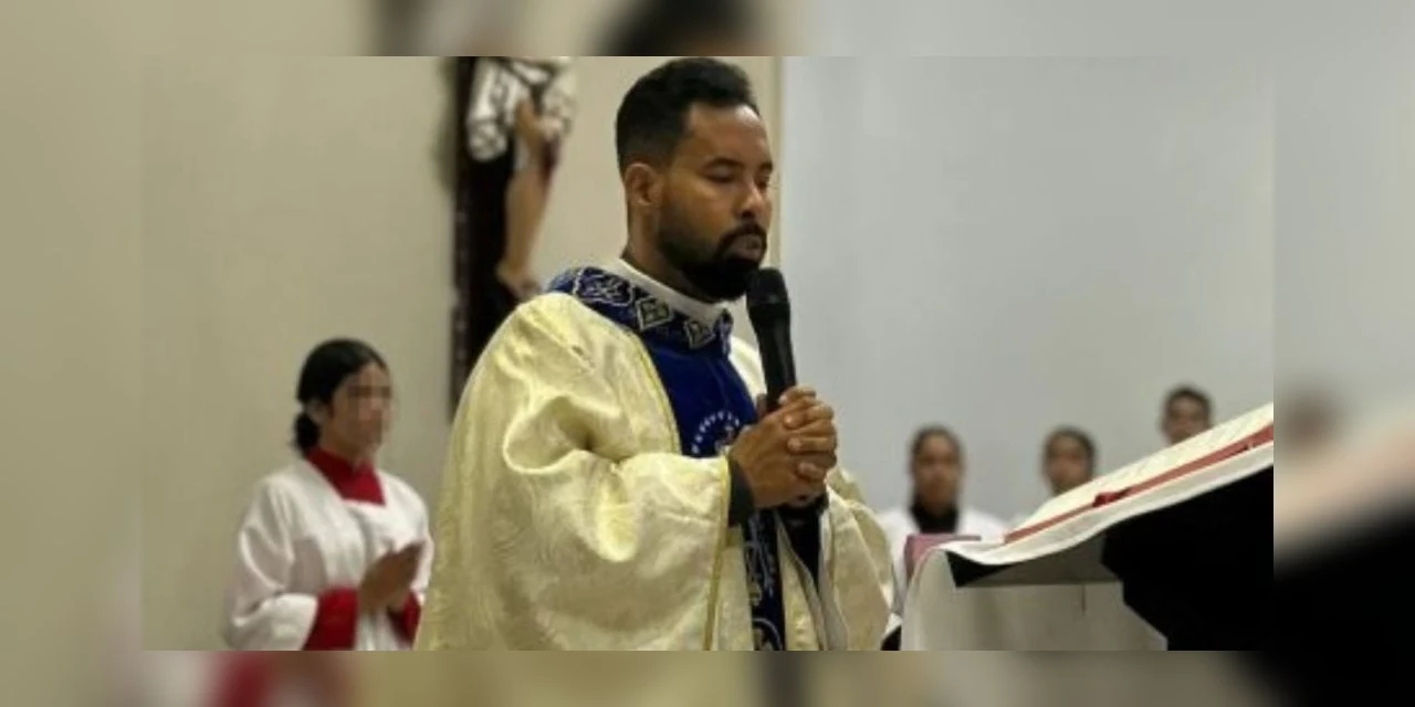 Padre e mulher são flagrados em quarto; diocese afirma que tomará providências