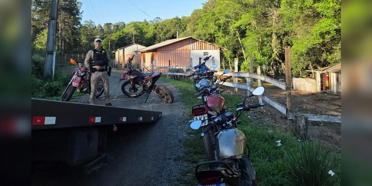 PM descobre oficina clandestina e apreende motocicletas adulteradas em bairro de Ponta Grossa