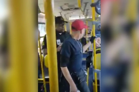 Vídeo: Homem é expulso de ônibus em Curitiba após realizar ataque misógino