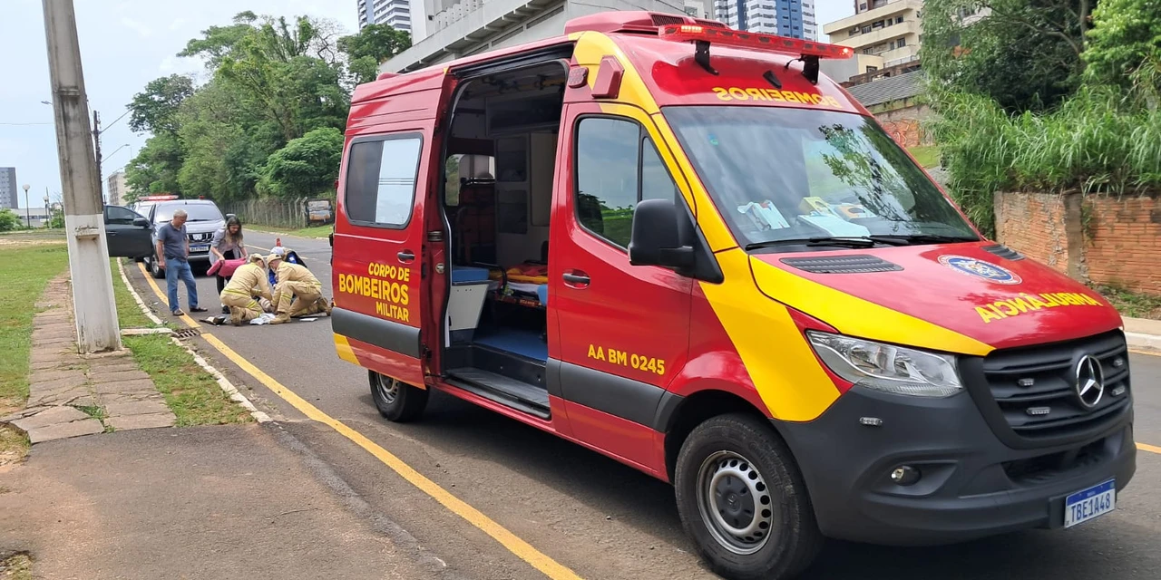 Colisão na Visconde de Nacar resulta em fratura exposta de motociclista; confira fotos
