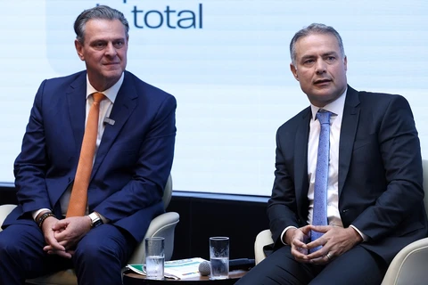 Ministros Carlos Fávaro e Renan Filho realizam entrega de máquinas agrícolas em Alagoas