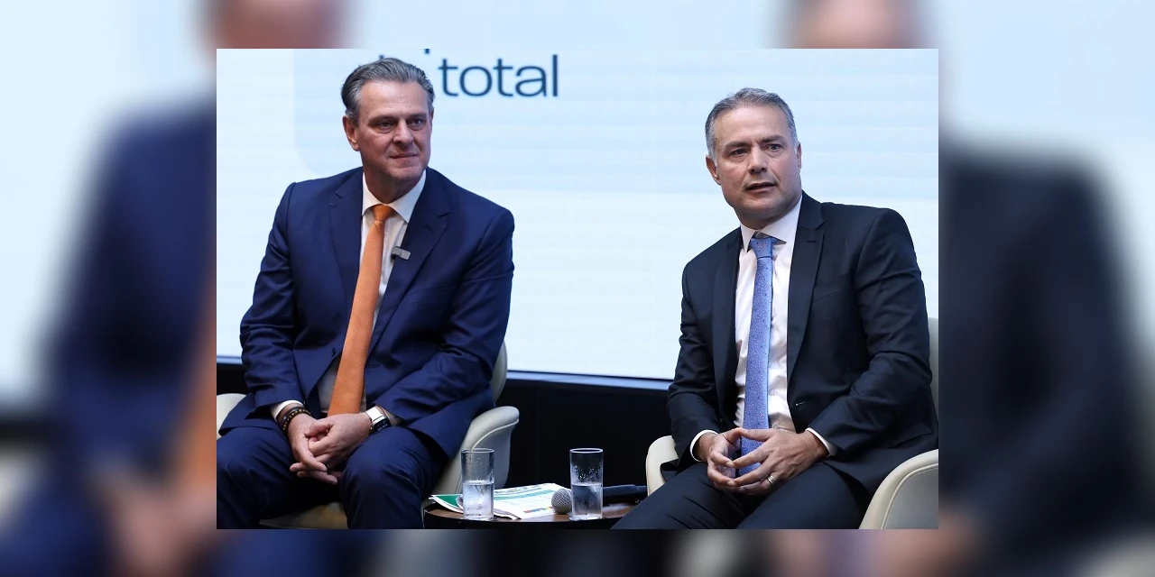 Ministros Carlos Fávaro e Renan Filho realizam entrega de máquinas agrícolas em Alagoas