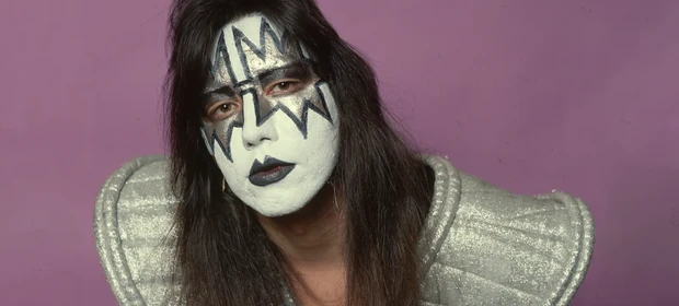Ace Frehley, guitarrista do Kiss, morre aos 74 anos