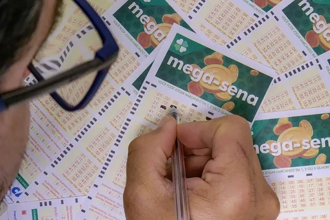 Prêmio principal da Mega-Sena acumula novamente; cinco apostadores de PG acertaram a quadra