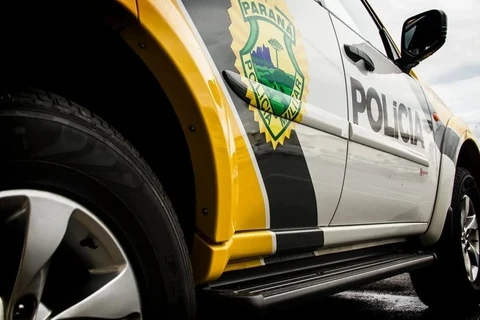 Conflito de versões leva homem e mulher até a Delegacia de Castro para esclarecer danos a automóveis