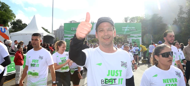 "Cinco quilômetros por um propósito. Curitiba tomada com os corredores para o bem", destaca prefeito Eduardo Pimentel, durante a The Hardest Run