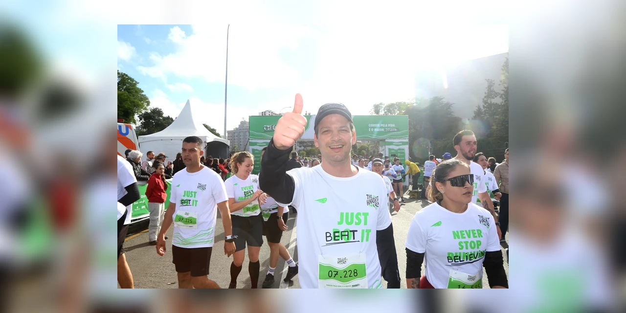 "Cinco quilômetros por um propósito. Curitiba tomada com os corredores para o bem", destaca prefeito Eduardo Pimentel, durante a The Hardest Run
