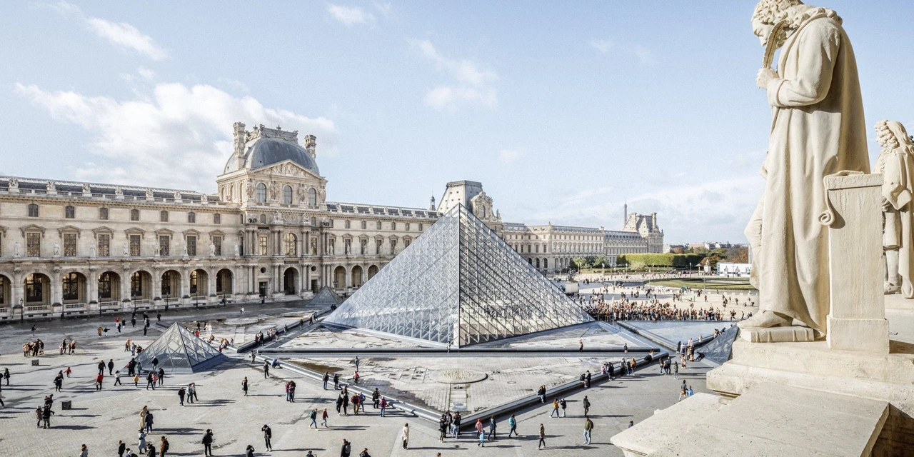 Jóias de Napoleão são roubadas de Museu do Louvre, na França