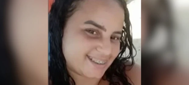 Mãe é linchada por vizinhos após esfaquear filho de 8 anos