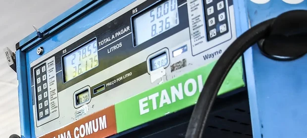Petrobras reduz preço da gasolina em 4,9% a partir de terça-feira
