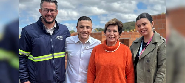 Obras de novas casas populares avançam em Ponta Grossa; autoridades fazem vistoria