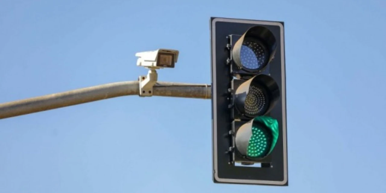 Vereador quer obrigar cronômetro em semáforos com radar em Ponta Grossa