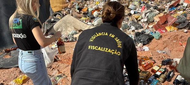 200 garrafas de bebidas alcoólicas irregulares são apreendidas e destruídas em Castro