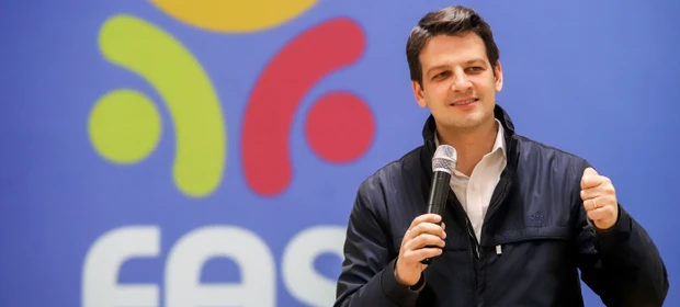 “Quero que trabalhemos cada vez mais unidos”, afirma Eduardo Pimentel ao anunciar reajuste de até 65% para instituições de acolhimento em Curitiba