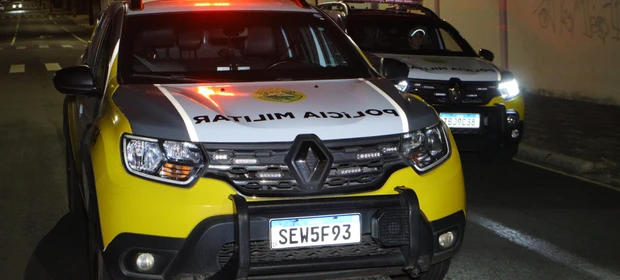 Mulher é levada à delegacia após criança ser encontrada sozinha em casa