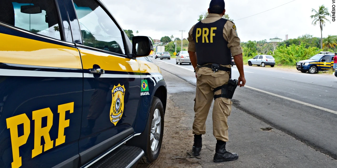 Caminhão tomba na BR-153 em Imbituva e motorista fica ferido