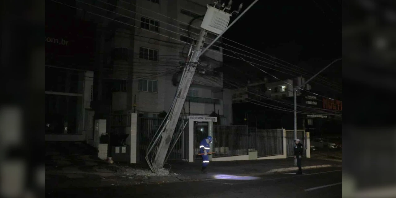 Quase 200 imóveis ficam sem energia após colisão com poste na 'Ernesto Vilela'