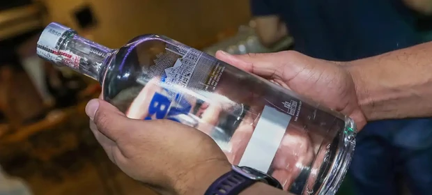 Saiba como identificar bebidas alcoólicas adulteradas e evitar riscos de intoxicação por metanol