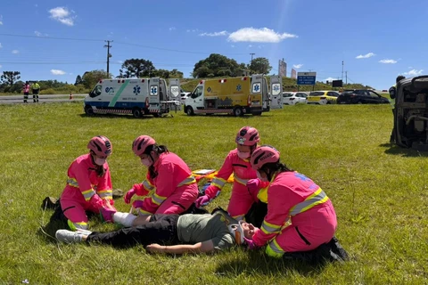 Equipes formadas exclusivamente por mulheres realizam treinamento de resgate em rodovia