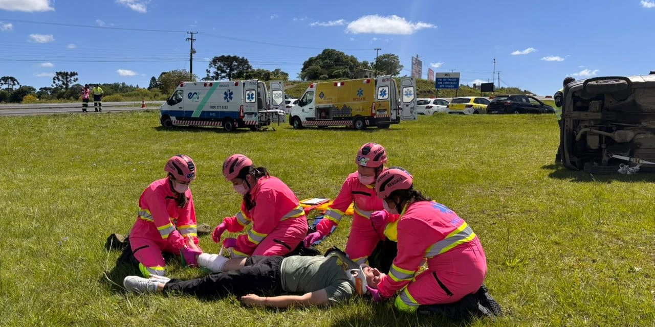 Equipes formadas exclusivamente por mulheres realizam treinamento de resgate em rodovia