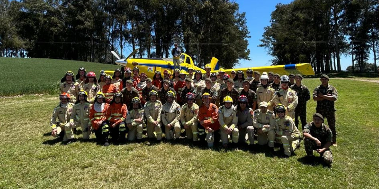 Bombeiros da região participam de treinamento para combate a incêndios florestais com aeronaves