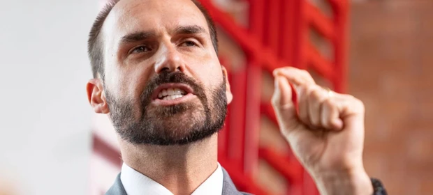 Defensoria Pública recusa defesa de Eduardo Bolsonaro e questiona Moraes no STF
