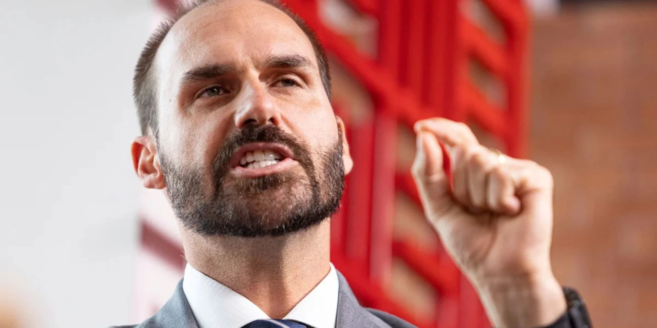 Defensoria Pública recusa defesa de Eduardo Bolsonaro e questiona Moraes no STF