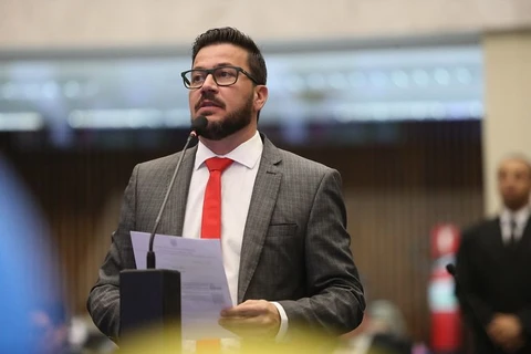 Arilson adere a projeto de lei que propõe a criação do Botão do Pânico para profissionais da saúde
