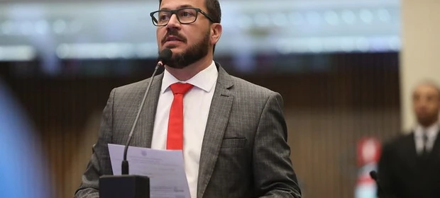 Arilson adere a projeto de lei que propõe a criação do Botão do Pânico para profissionais da saúde