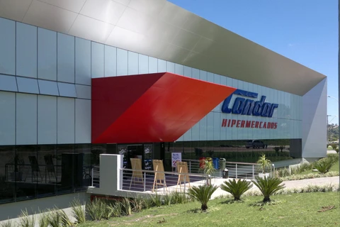 Condor de Castro reinaugura loja com investimento em modernização