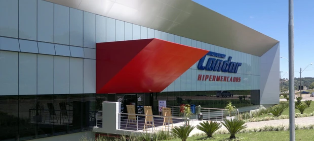 Condor de Castro reinaugura loja com investimento em modernização