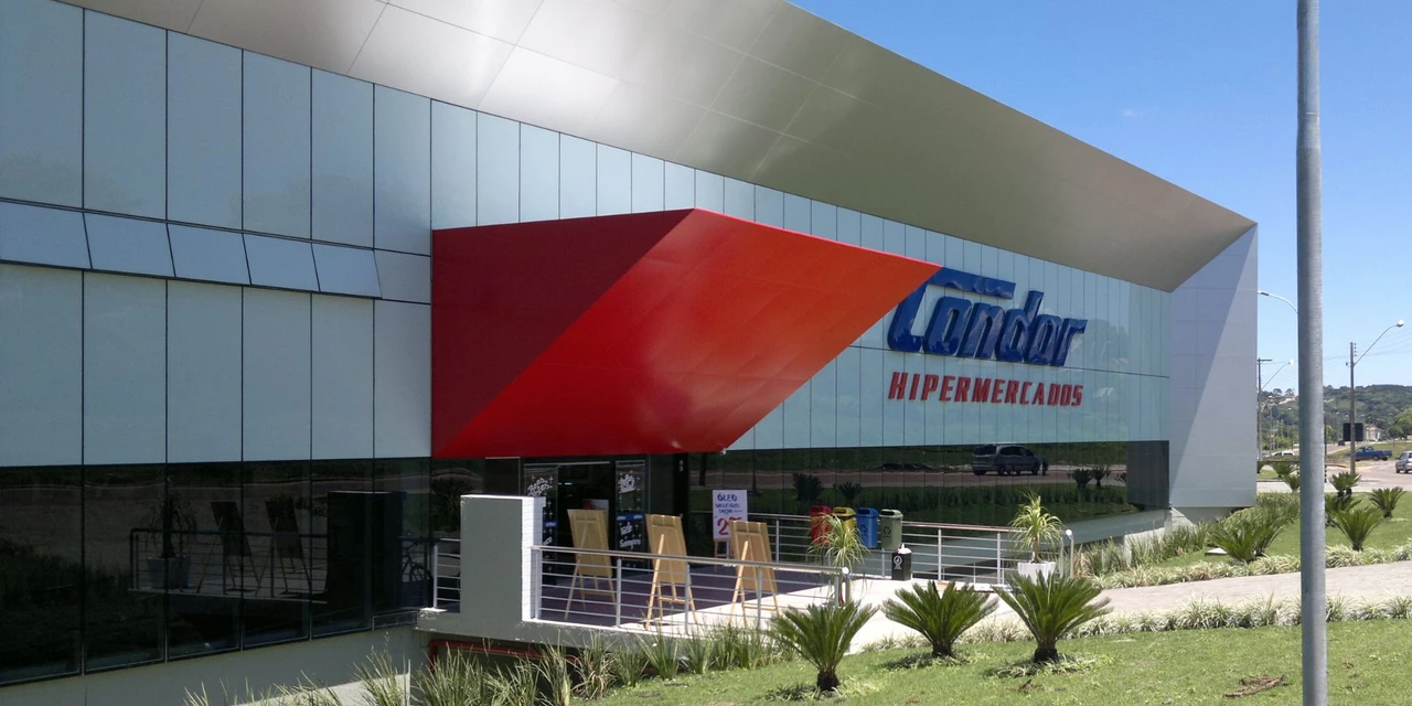 Condor de Castro reinaugura loja com investimento em modernização