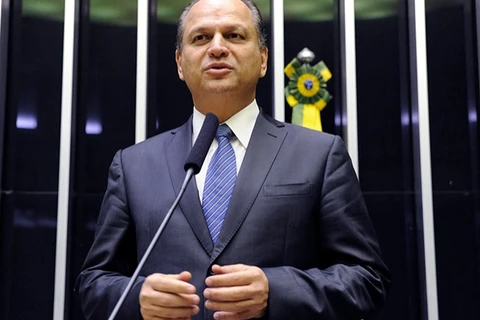 Comissão aprova MP que acaba com taxa para taxistas e moderniza categoria