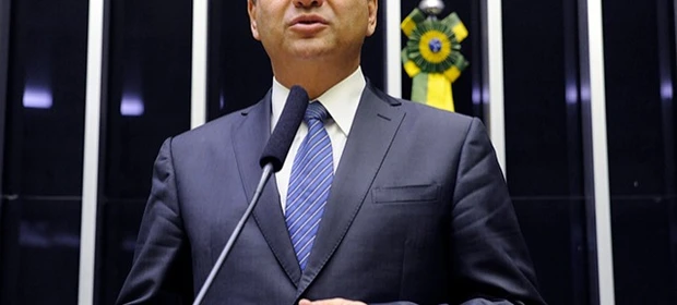 Comissão aprova MP que acaba com taxa para taxistas e moderniza categoria