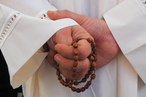 Padre é suspenso em Paranaguá após denúncia de abuso dentro de igreja; Diocese abre investigação