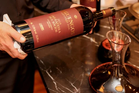 Vinhos & Viagens: 'Enólogo português conduz degustação vertical de vinho icônico do Alentejo', por Patrícia Ecave