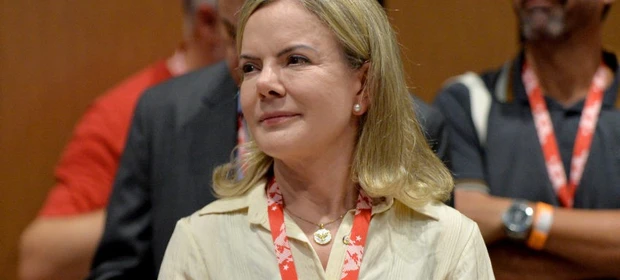 Gleisi Hoffmann critica arquivamento de processo contra Eduardo Bolsonaro: 'Estímulo aos golpistas'
