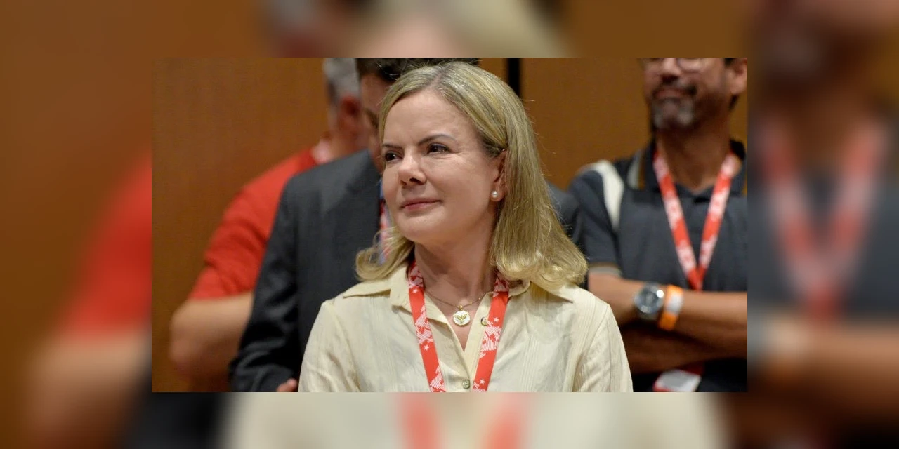 Gleisi Hoffmann critica arquivamento de processo contra Eduardo Bolsonaro: 'Estímulo aos golpistas'