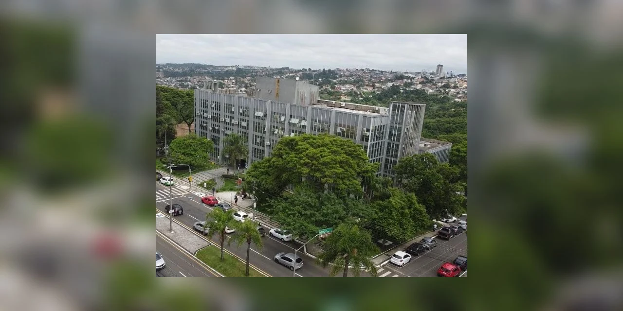 TCE-PR vê possível irregularidade e suspende pregão da Fundação de Saúde de Ponta Grossa
