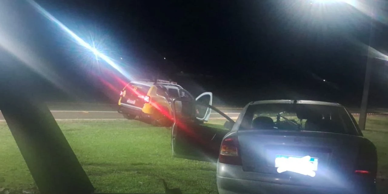 Motorista colide com poste na PR-540 e é levado ao hospital