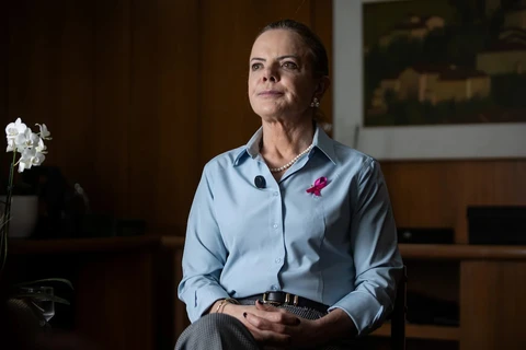 Gleisi Hoffmann reage a declarações dos filhos de Bolsonaro e acusa família de “trair o Brasil”