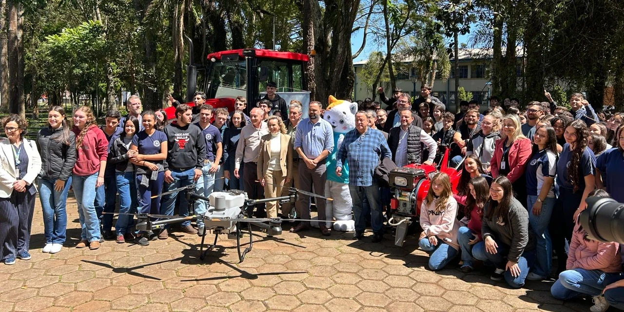 Estado entrega mais de R$ 700 mil em maquinários ao Colégio Agrícola Augusto Ribas