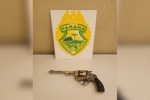 Adolescente é apreendido com revólver durante patrulhamento da PM em Castro
