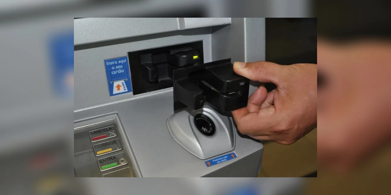 PM é acionada após casal tentar instalar 'chupa-cabras' em caixas eletrônicos na região; saiba o que é isso